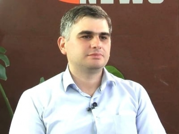 Люди уезжают из Армении в США, вывозя с собой свои сбережения – экономист